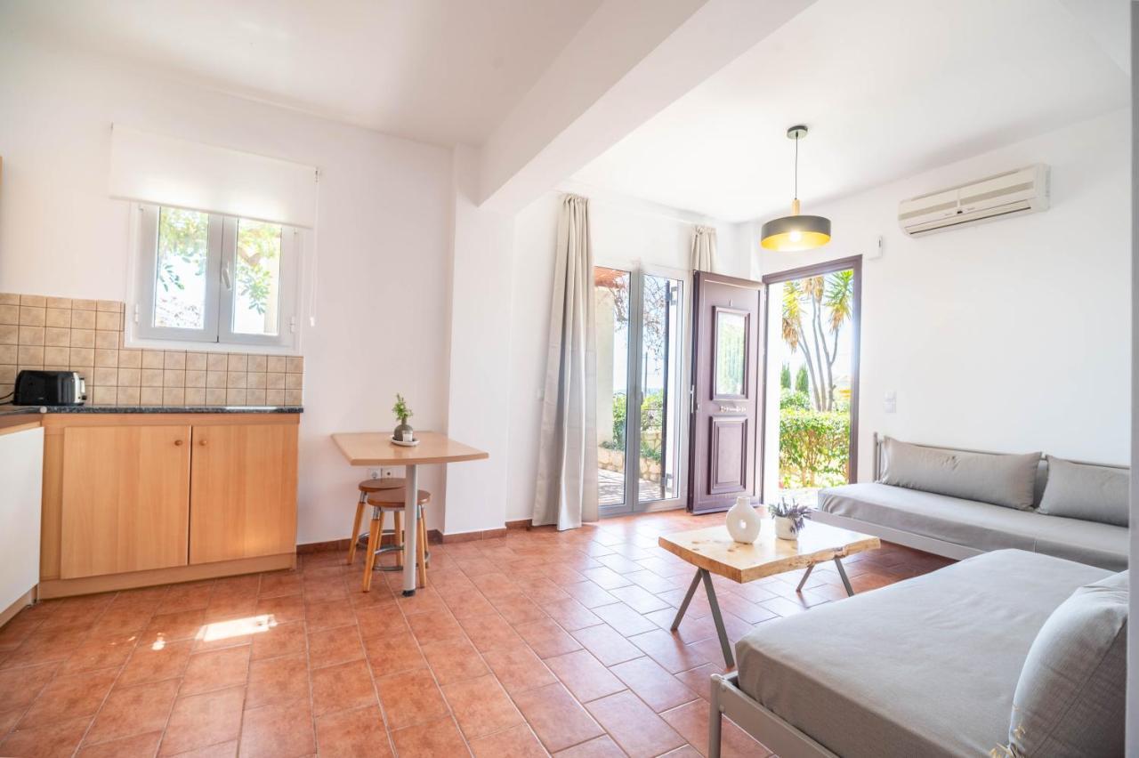 Christoforos Apartments Лурдата Екстериор снимка