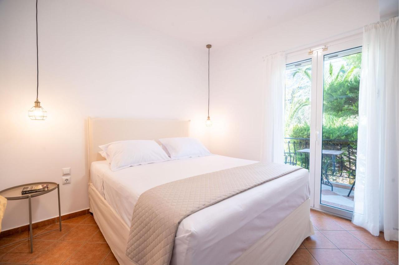 Christoforos Apartments Лурдата Екстериор снимка