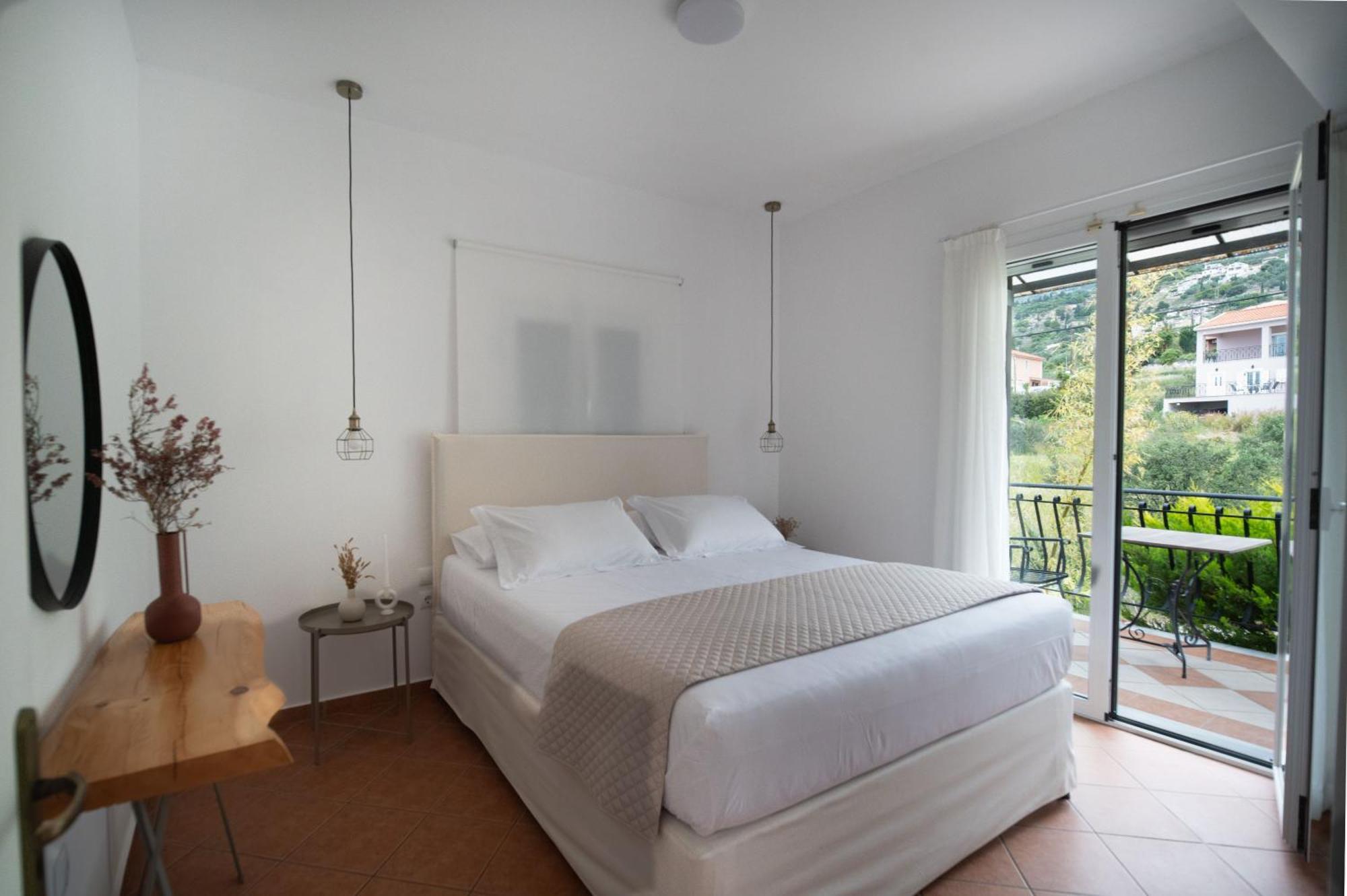 Christoforos Apartments Лурдата Екстериор снимка