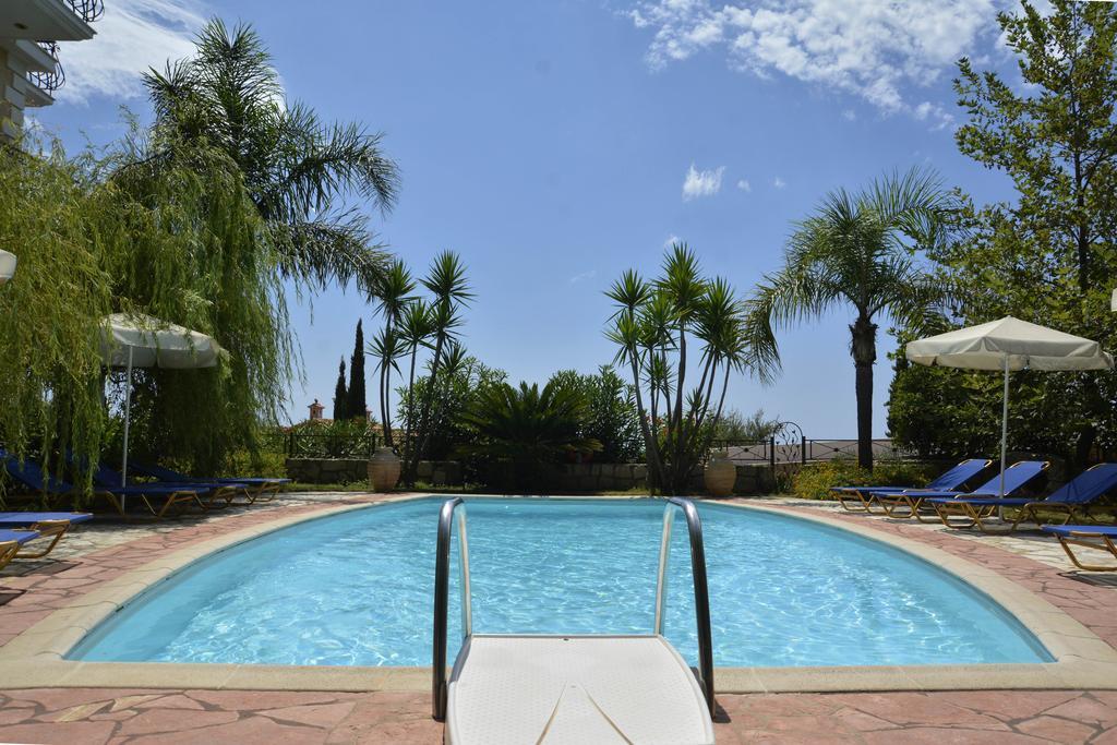 Christoforos Apartments Лурдата Екстериор снимка