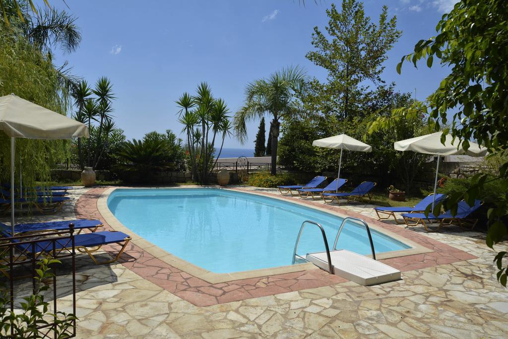 Christoforos Apartments Лурдата Екстериор снимка